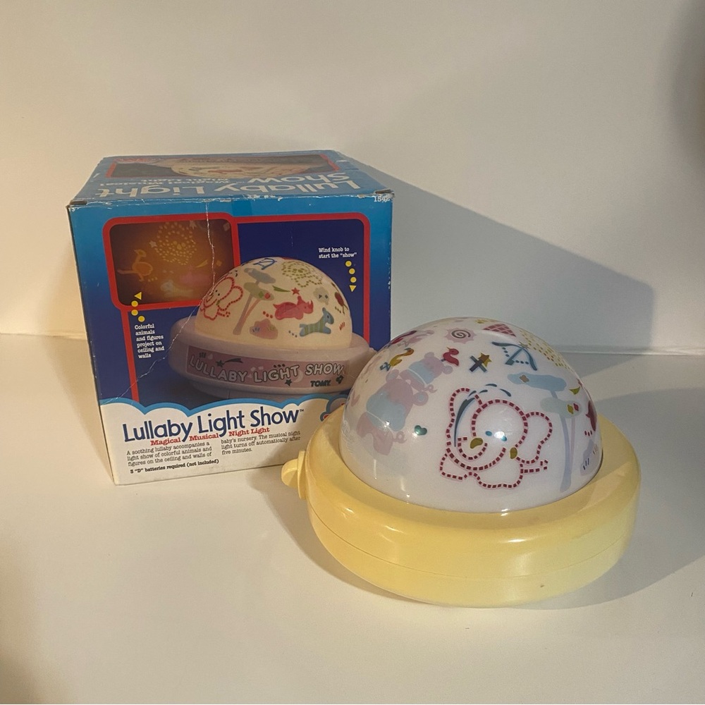 Vintage Tomy Lullaby Light Show Musical & Projection Night Light 1989 Video